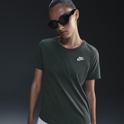 Nike Women's Sportswear Club T-shirt
